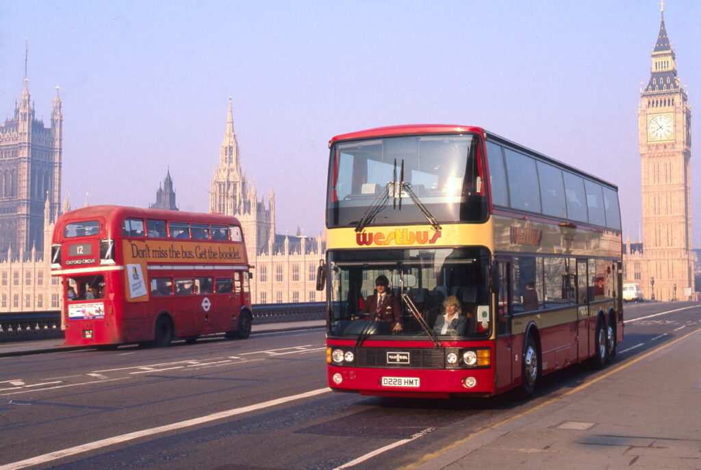 D228 HMT, 1987 Van Hool Astromega (MAN).