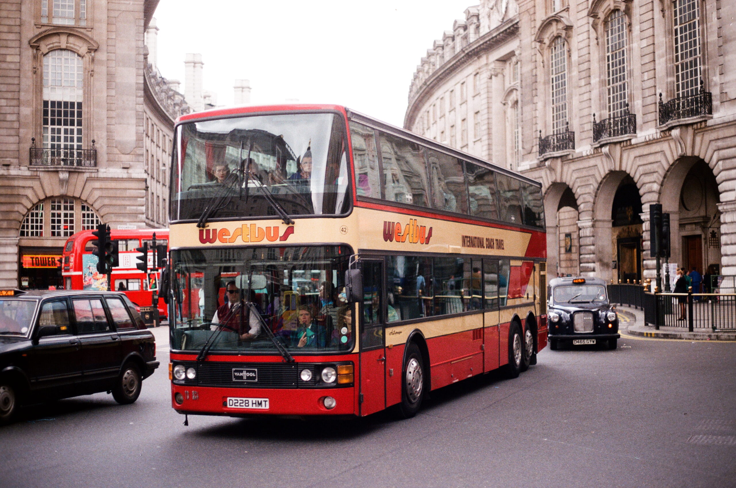 D228 HMT, 1987 Van Hool Astromega (MAN).