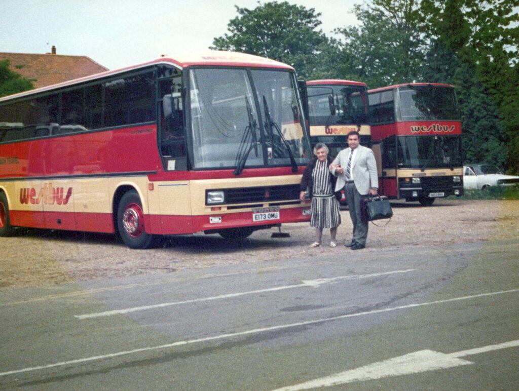 E173 OMU, 1988 Volvo B10M Duple 340.