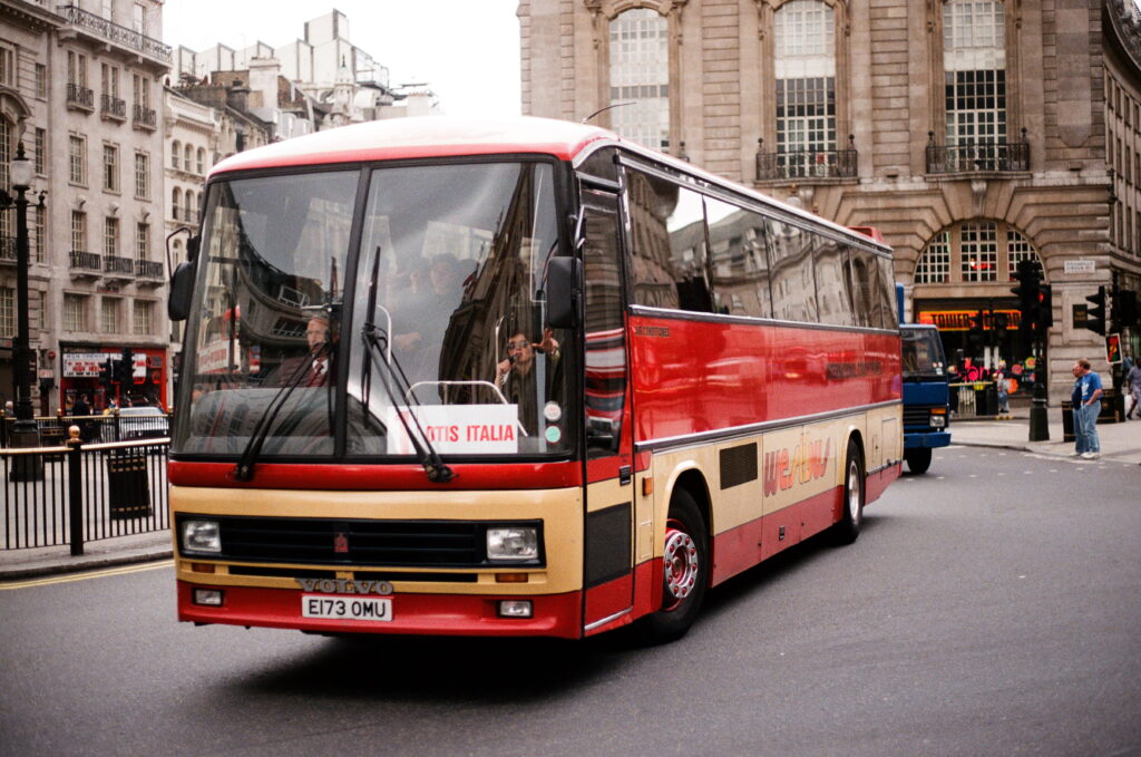 E173 OMU, 1988 Volvo B10M Duple 340.