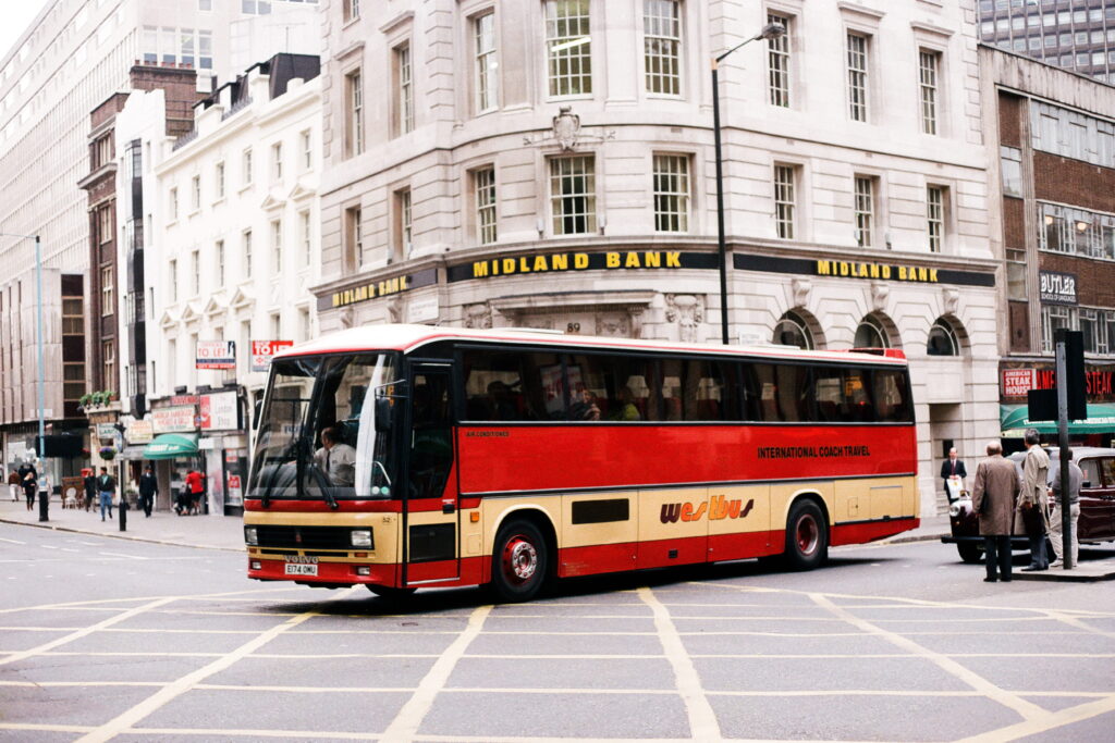 E174 OMU, 1988 Volvo B10M Duple 340.