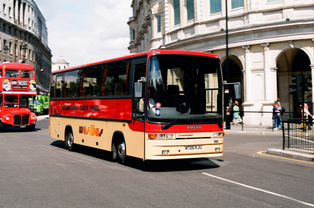 M726 KJU, 1995 Volvo B6R Jonckheere Midi.